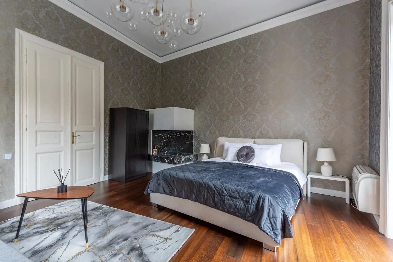 Luxury Apartment With Balcony Next To The New York Cafe Budapest 0*,  Ungheria