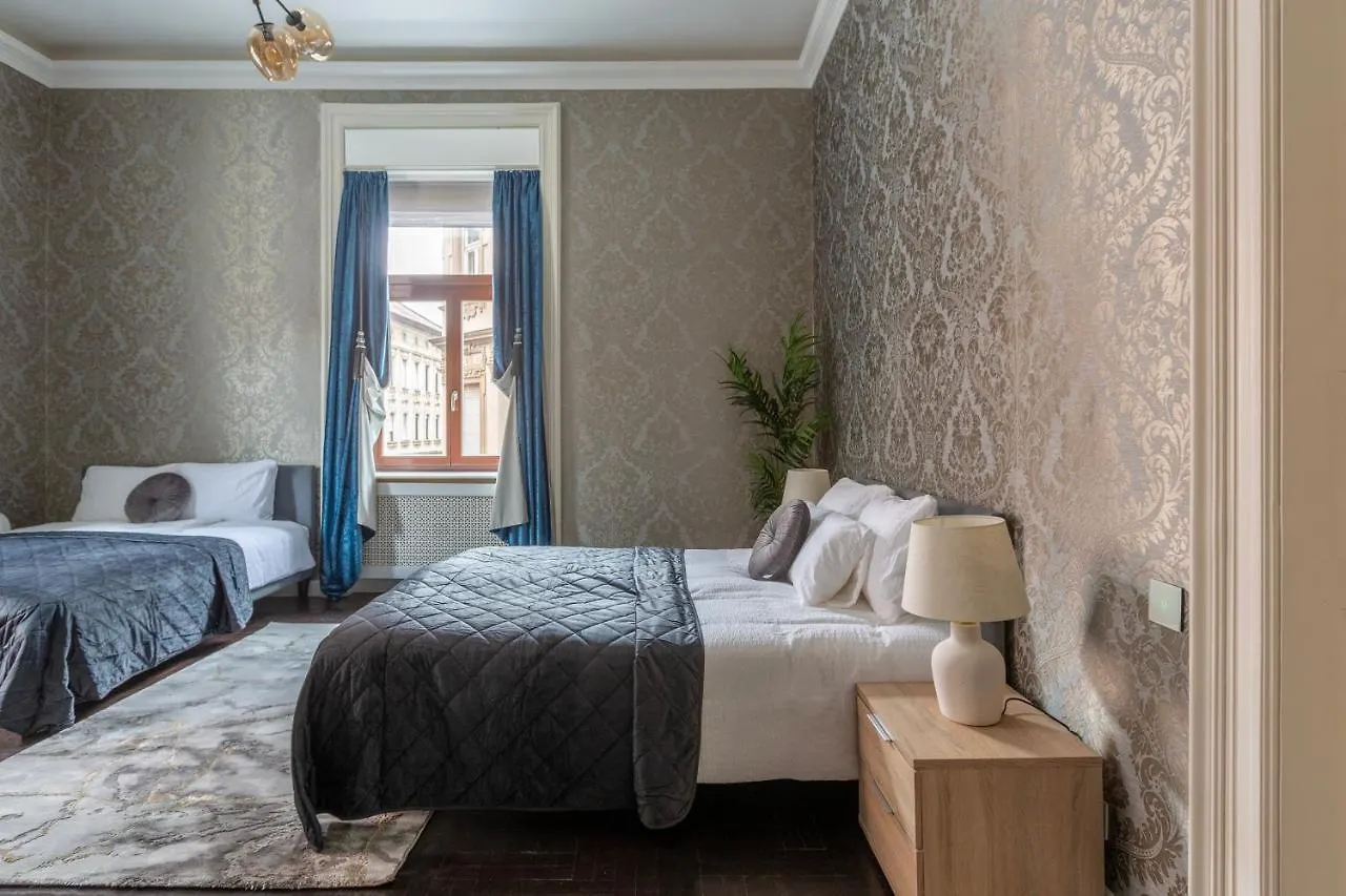 Luxury Apartment With Balcony Next To The New York Cafe Budapest