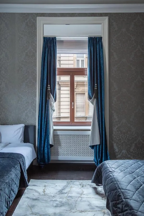 Luxury Apartment With Balcony Next To The New York Cafe Budapest Hungary