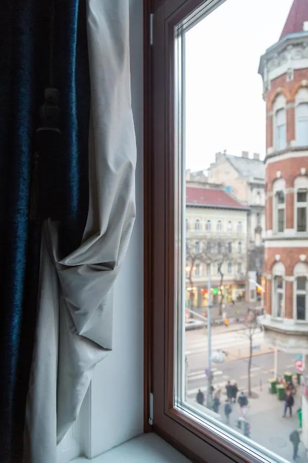 Luxury Apartment With Balcony Next To The New York Cafe Budapest