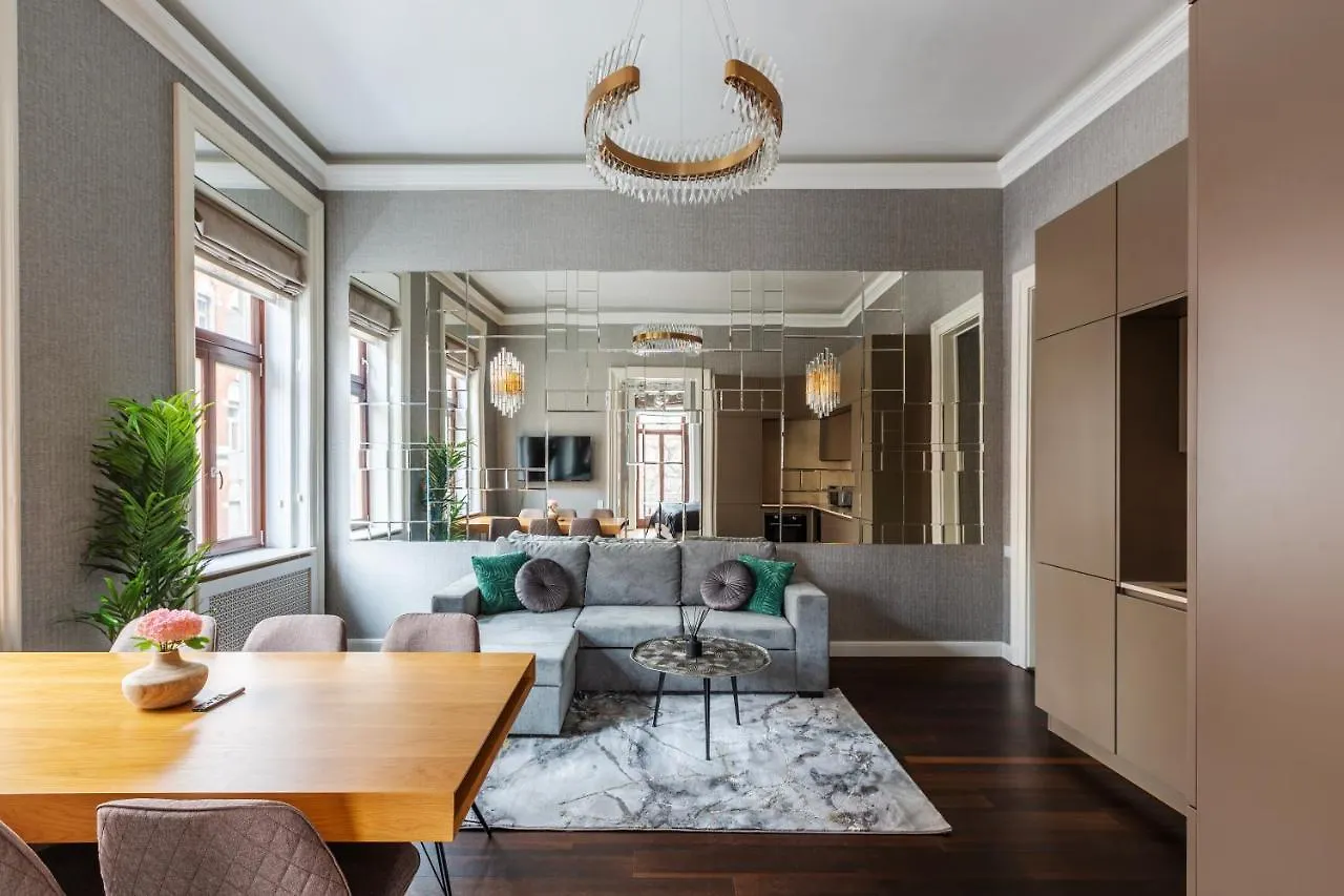 Luxury Apartment With Balcony Next To The New York Cafe Budapest